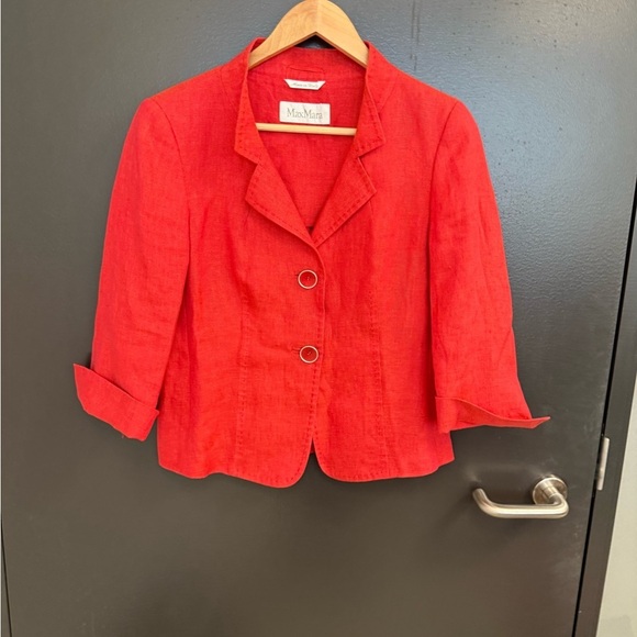 MaxMara sz. 8 vintage linen orange/red
Blazer Classic great vintage condition - Picture 2 of 15